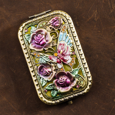 Lillemotiiviga kaasaskantav kosmeetiline peegel