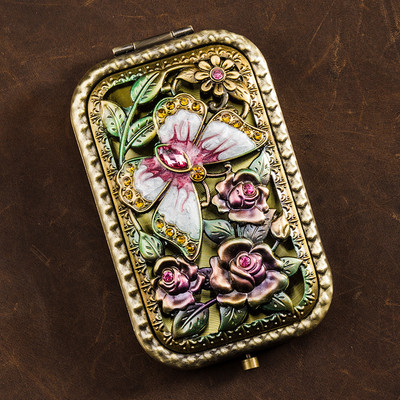 Lillemotiiviga kaasaskantav kosmeetiline peegel