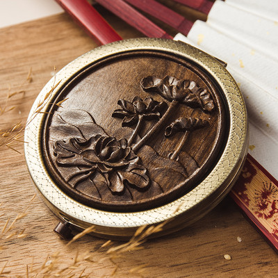 Žensko drveno sklopivo ogledalo