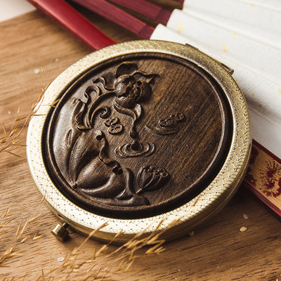 Žensko drveno sklopivo ogledalo