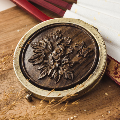 Žensko drveno sklopivo ogledalo