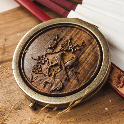 Žensko drveno sklopivo ogledalo