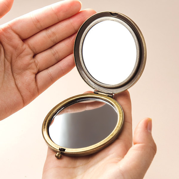 Žensko drveno sklopivo ogledalo