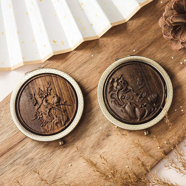 Žensko drveno sklopivo ogledalo