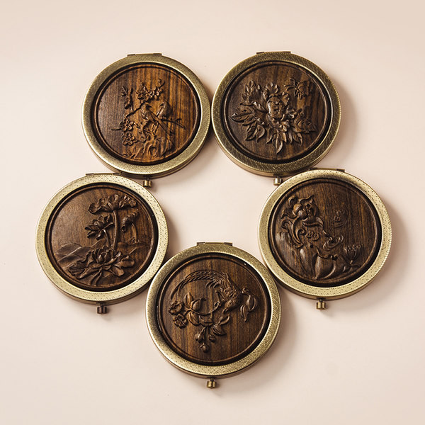 Žensko drveno sklopivo ogledalo