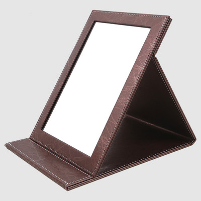 Naiste nahast peegel