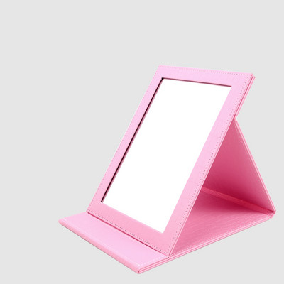 Naiste nahast peegel