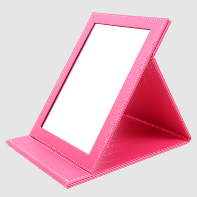 Naiste nahast peegel