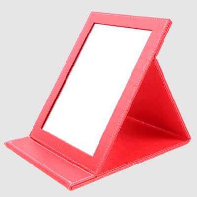 Naiste nahast peegel