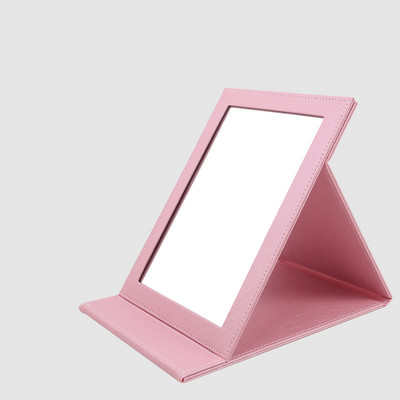 Naiste nahast peegel