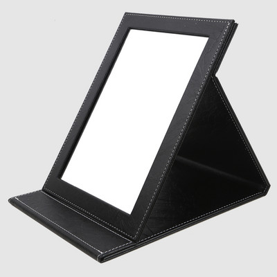 Naiste nahast peegel