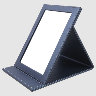 Naiste nahast peegel