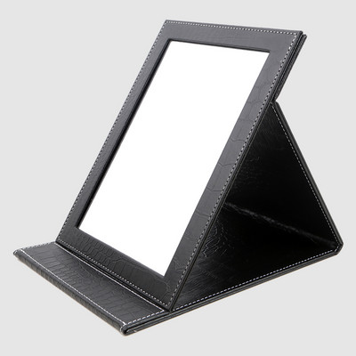 Naiste nahast peegel