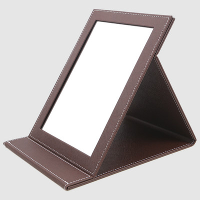 Naiste nahast peegel