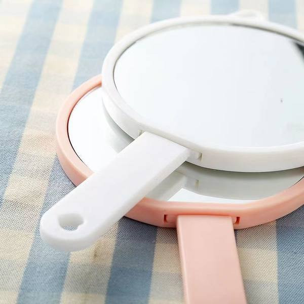 Žensko prijenosno ogledalo s ručkom