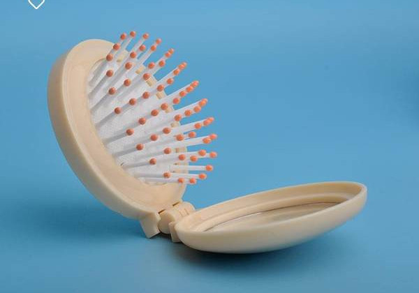 Žensko sklopivo ogledalo s češljem