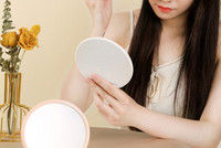 Naiste käepidemega peegel