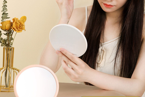 Naiste käepidemega peegel