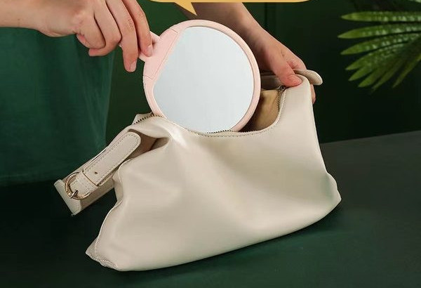 Naiste käepidemega peegel