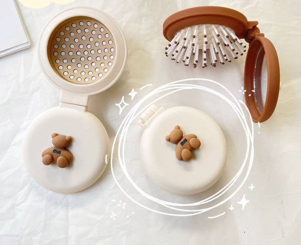 Dámske skladacie zrkadlo s hrebeňom