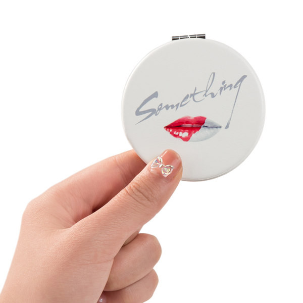 Oglinda mica de buzunar cu imprimeu