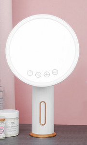 Žensko prijenosno ogledalo s LED svjetlom