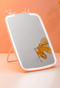Žensko prijenosno ogledalo s LED svjetlom