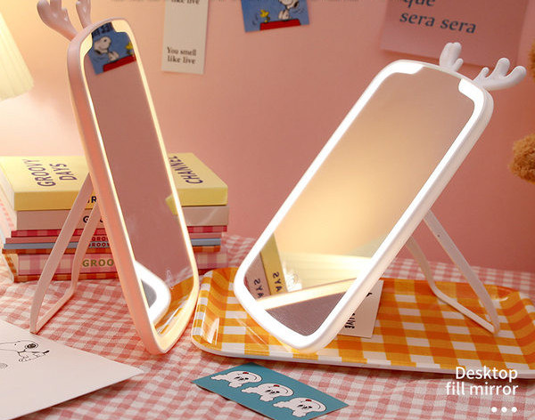 Žensko prijenosno ogledalo s LED svjetlom