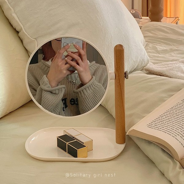 Žensko dnevno prijenosno ogledalo