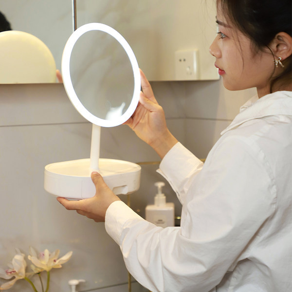 Asztali kozmetikai tükör LED világítással
