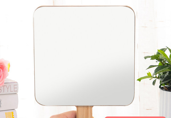 Prijenosno kozmetičko ogledalo s drvenom ručkom