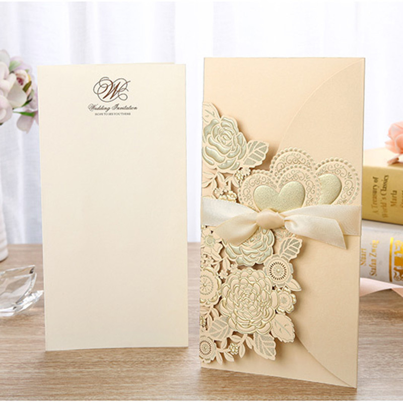 1 tk kuldne valge punane laserlõigatud pulmakutsekaart Roosi armastussüdame õnnitluskaart, mis on kohandatud lindiga pulmapeo tarvikutega