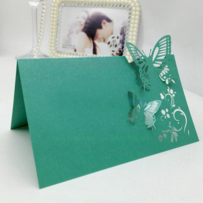 50 buc/lot Cărți cu nume de masă cu fluturi tăiate cu laser Cărți cu nume de oaspeți Cărți de marcare pentru decorarea mesei pentru petrecerea de nuntă Favoruri de nuntă