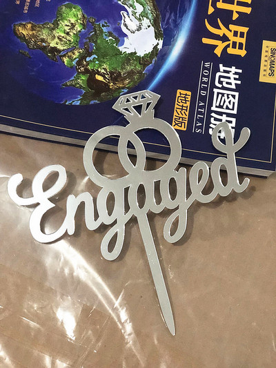 Oleme kihlatud koogitops, kihlus, pulmapidu, poissmeestepeo pulmade kaunistamine esmaklassilise kullasäraga