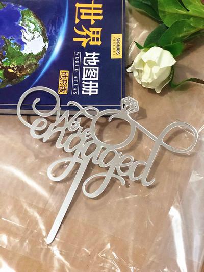 Oleme kihlatud koogitops, kihlus, pulmapidu, poissmeestepeo pulmade kaunistamine esmaklassilise kullasäraga