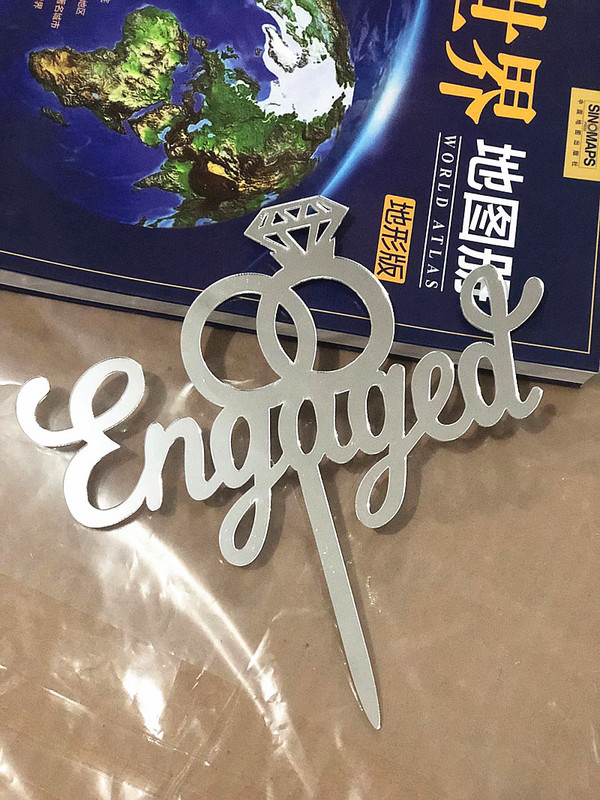 Oleme kihlatud koogitops, kihlus, pulmapidu, poissmeestepeo pulmade kaunistamine esmaklassilise kullasäraga