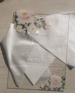 Υψηλής ποιότητας UV Εκτύπωση 10 τμχ Διαφανής ακρυλική κάρτα με τυπωμένο κουτί Προσαρμοσμένο ακρυλικό προσκλητήριο γάμου με ύφασμα λεκέ