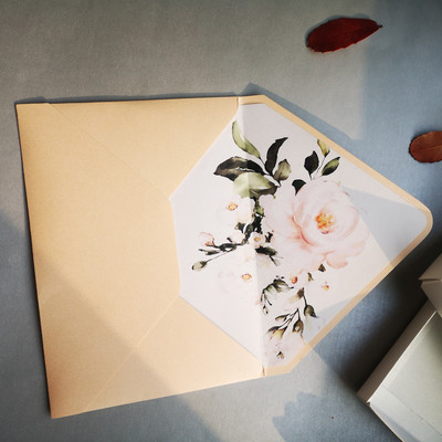 Υψηλής ποιότητας UV Εκτύπωση 10 τμχ Διαφανής ακρυλική κάρτα με τυπωμένο κουτί Προσαρμοσμένο ακρυλικό προσκλητήριο γάμου με ύφασμα λεκέ