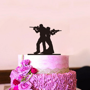 Забавен стил Сватбена покривка за торта Bride & Groom Shooting Cake Topper MR & Mrs Черна акрилна покривка за торта Декорация за вдигане на тежести