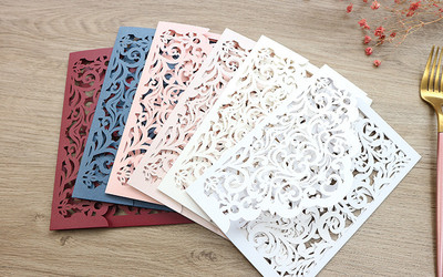 (10 tk/partii) Laserlõigatud roosad taskupulmakutsed Kuldse sädeleva taustaga XV sünnipäevapeokutse RSVP-kaardiga IC145