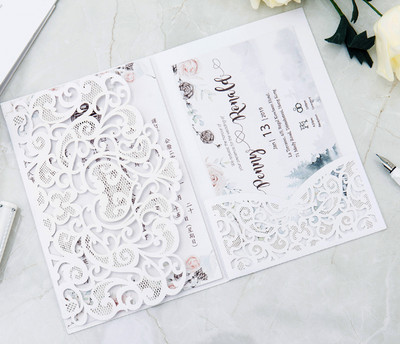 (10 τεμάχια/παρτίδα) Προσκλητήριο γάμου μαύρης τσέπης με κοπή με λέιζερ με ευχαριστήρια κάρτα Προσωπικό Τριπλό Προσκλητήριο Γενεθλίων XV IC136