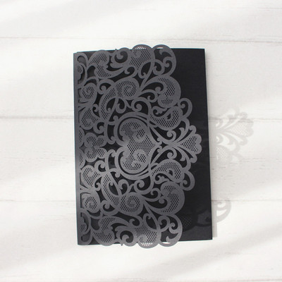 (10 τεμάχια/παρτίδα) Προσκλητήριο γάμου μαύρης τσέπης με κοπή με λέιζερ με ευχαριστήρια κάρτα Προσωπικό Τριπλό Προσκλητήριο Γενεθλίων XV IC136