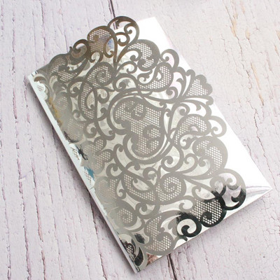 (10 τεμάχια/παρτίδα) Προσκλητήριο γάμου μαύρης τσέπης με κοπή με λέιζερ με ευχαριστήρια κάρτα Προσωπικό Τριπλό Προσκλητήριο Γενεθλίων XV IC136