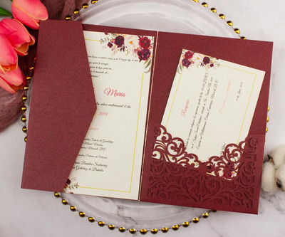 10 tk Elegantne Burgundia kolmeosaline taskuvoldik, laserlõigatud pulmakutsed Kohandatav kolmeosaline taskukaardivärav peo jaoks