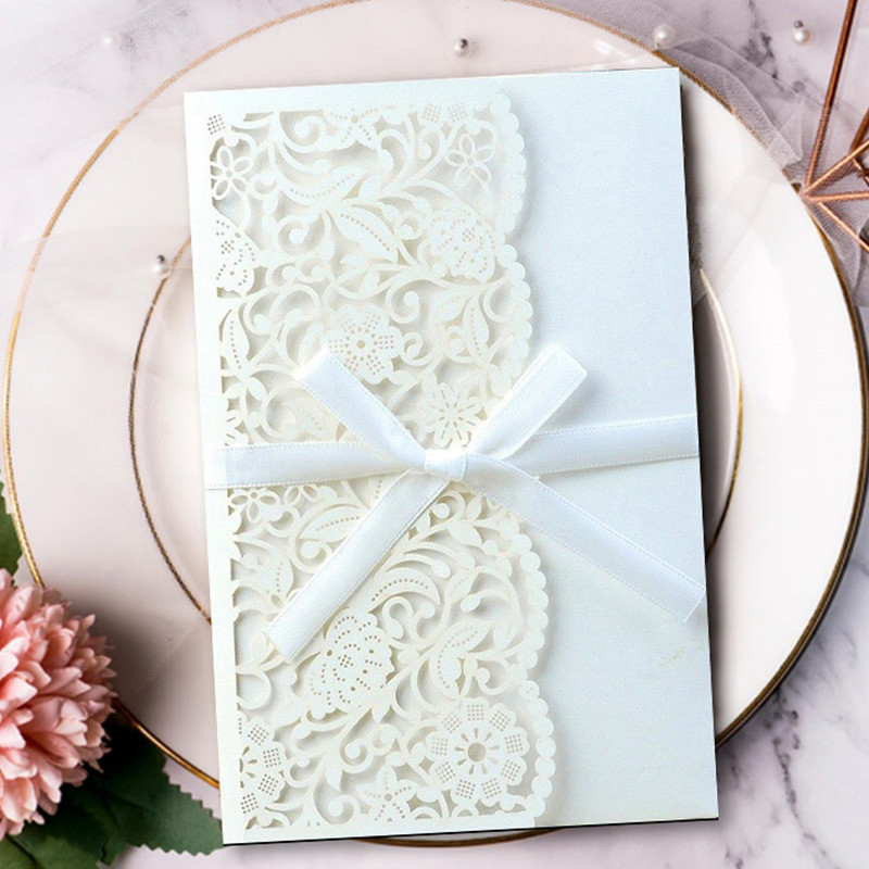 10 tk viinapuu lilledega laserlõigatud pulmakutsed kaardid pruudileitsu koos RSVP-ga pitsist taskuvibudega Kutsete kaardipeo sisekujundus