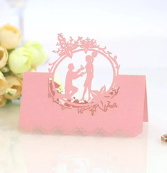 Luksuslik õõnsast pärlipaberist laserlõigatud pulmakoht nimekaartide tabeli numbrikaardid pruudi ja peigmehega