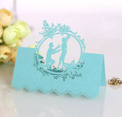 Luksuslik õõnsast pärlipaberist laserlõigatud pulmakoht nimekaartide tabeli numbrikaardid pruudi ja peigmehega