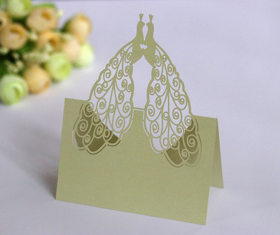 50 tk Mitmevärviline paabulinnumustriga tabeli nimi Külaliste kohakaardid Laserlõikega teenetekaunistus Pulmatarbed Istekaunistus