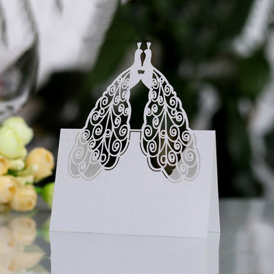 50 tk Mitmevärviline paabulinnumustriga tabeli nimi Külaliste kohakaardid Laserlõikega teenetekaunistus Pulmatarbed Istekaunistus