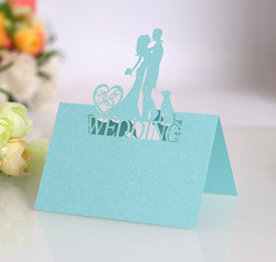 50 tk hulgimüügilaua numbrikaardihoidja Luksuslik armastav pruudi ja peigmehe pulmakaart logoga õõnestatud nimekaardi trükkimine
